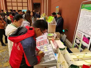 渭南来镇举办农产品展示推介会 50余种产品齐亮相，产业扶贫成果显著